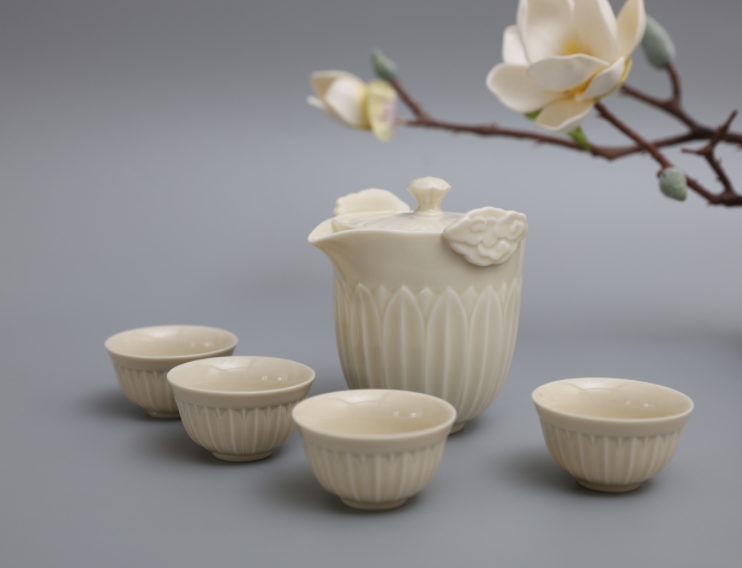 中秋送禮怎么選？來看看定瓷茶具套裝吧(圖1)