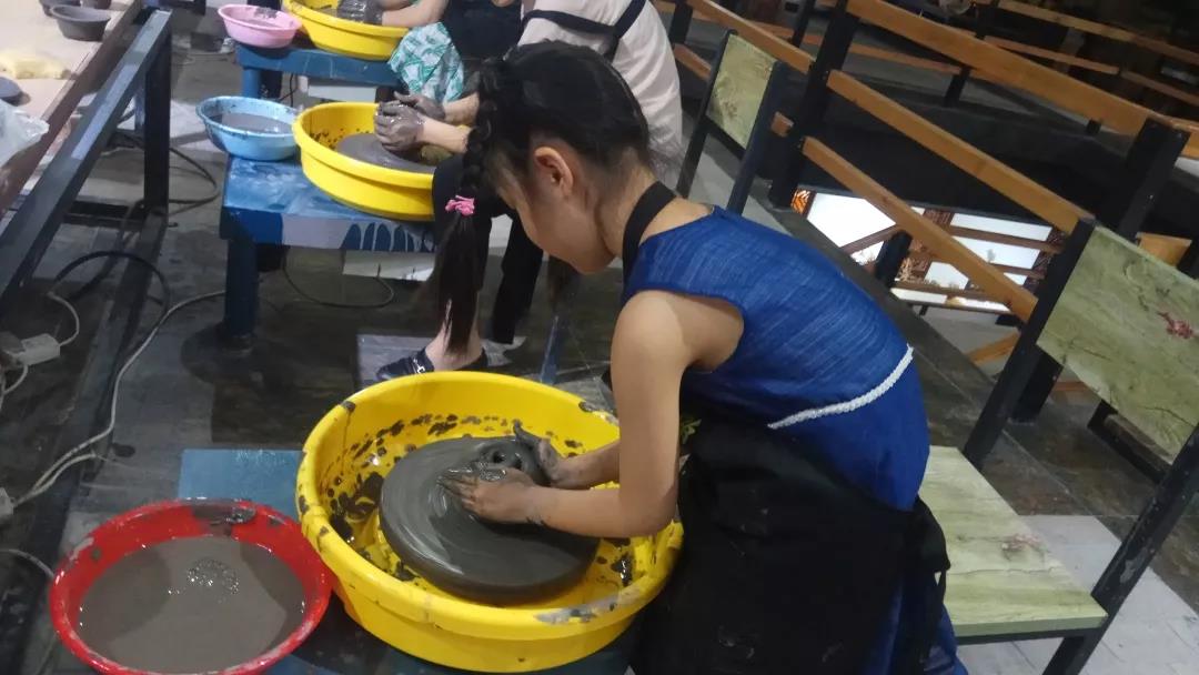 旋轉(zhuǎn)的藝術(shù)——大宋定窯傳統(tǒng)拉坯體驗活動(圖3)