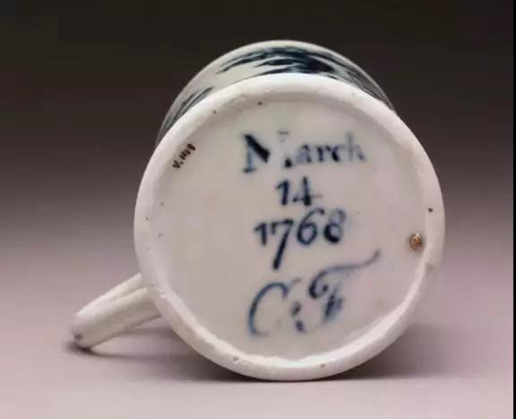 庫(kù)克沃西燒制的蘋(píng)果酒杯