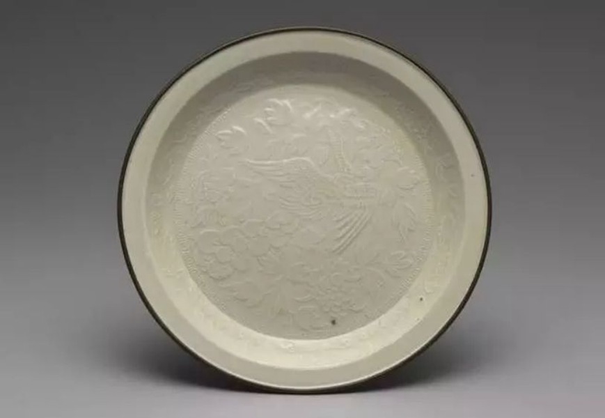 北宋～金定窯印花孔雀牡丹盤(pán)